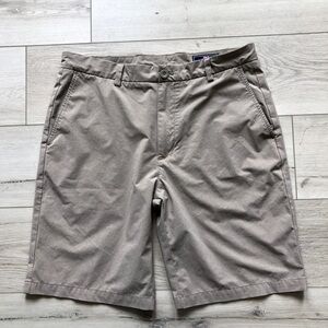 Vineyard Vines Men's Khaki Shorts Size 34